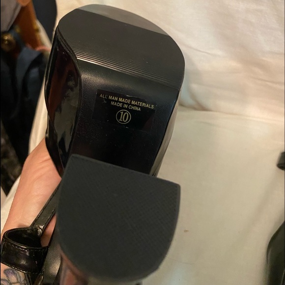 Hot Topic Cherry shoes size 10 - Picture 8 of 15